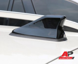 Μαύρη Κεραία Καρχαρίας Τοποθετημένη σε SUV