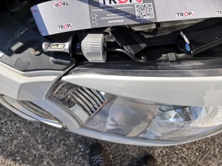 Οι λάμπες LED για Skoda Yeti πριν την τοποθέτηση τους στα φανάρια – Φωτογραφία από Trop.gr